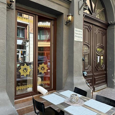 Spacious Cozy Home With 4Bedroom In The Heart Of Bp Budapest Eksteriør bilde