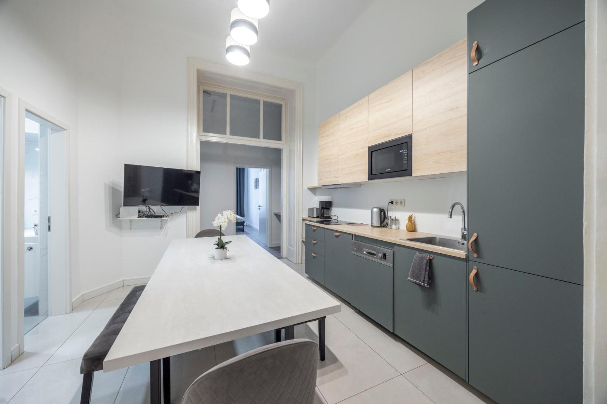 Spacious Cozy Home With 4Bedroom In The Heart Of Bp Budapest Eksteriør bilde