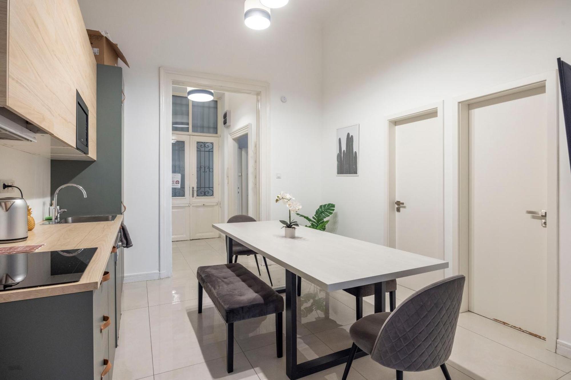 Spacious Cozy Home With 4Bedroom In The Heart Of Bp Budapest Eksteriør bilde