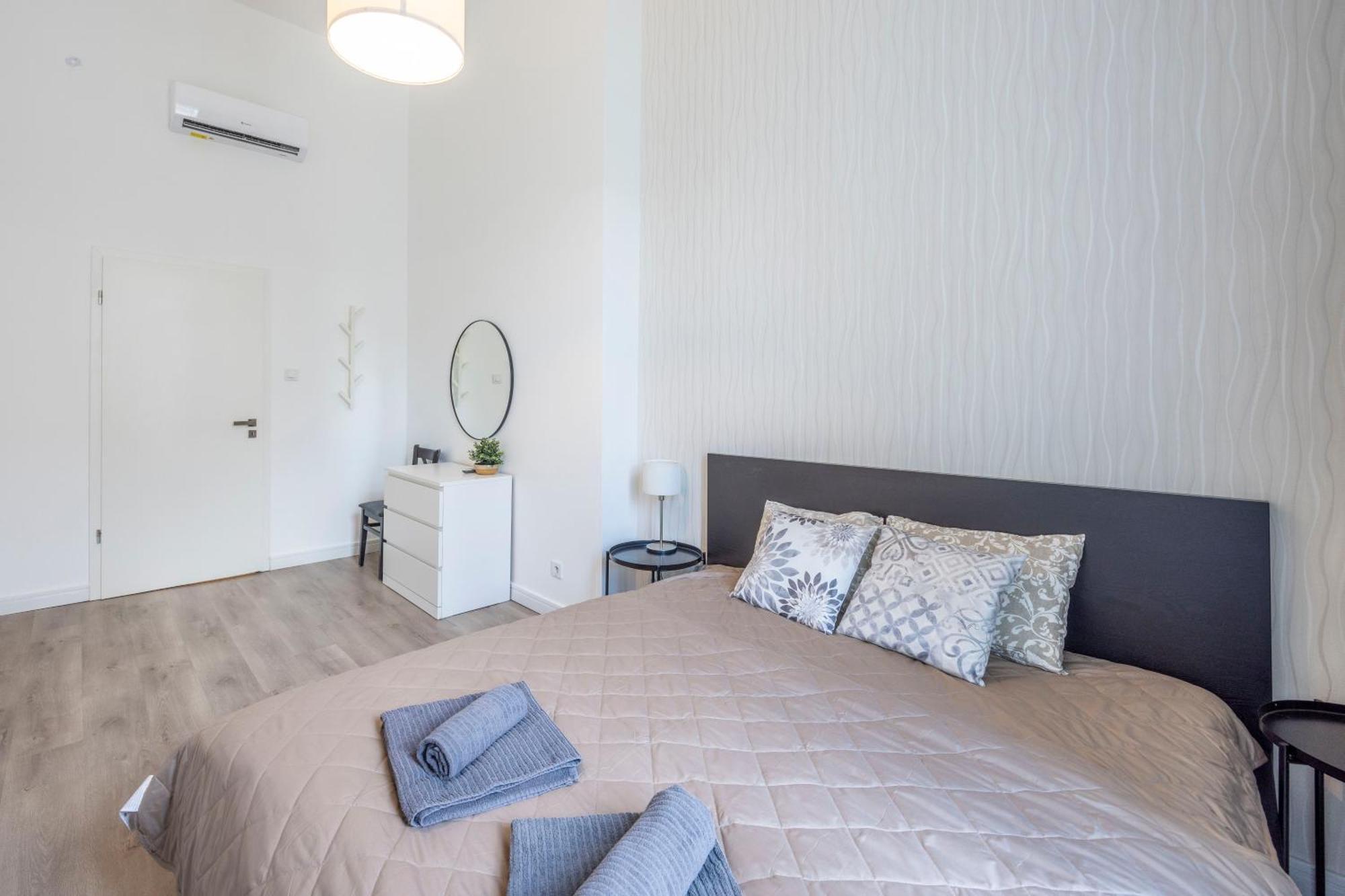 Spacious Cozy Home With 4Bedroom In The Heart Of Bp Budapest Eksteriør bilde