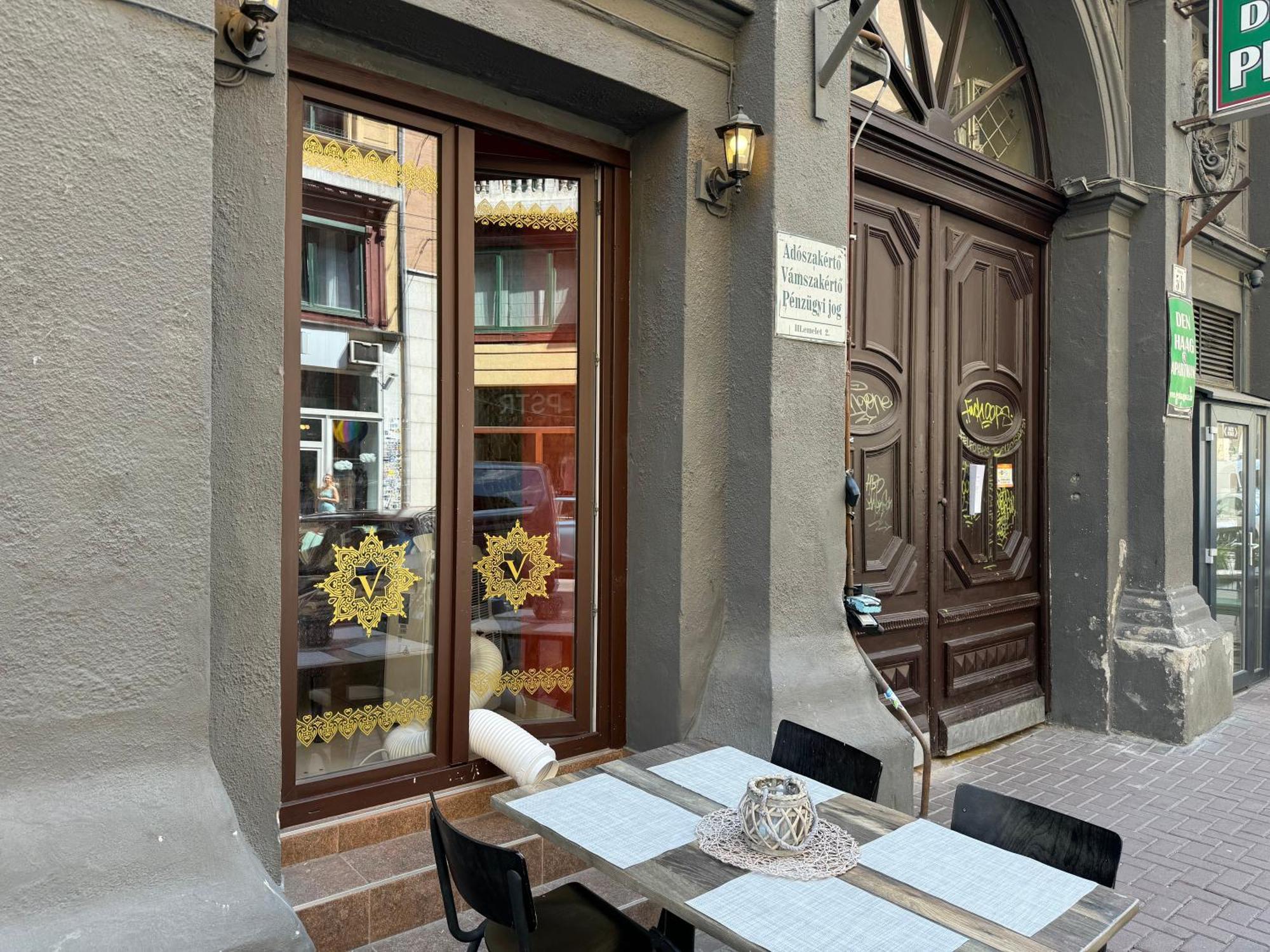 Spacious Cozy Home With 4Bedroom In The Heart Of Bp Budapest Eksteriør bilde